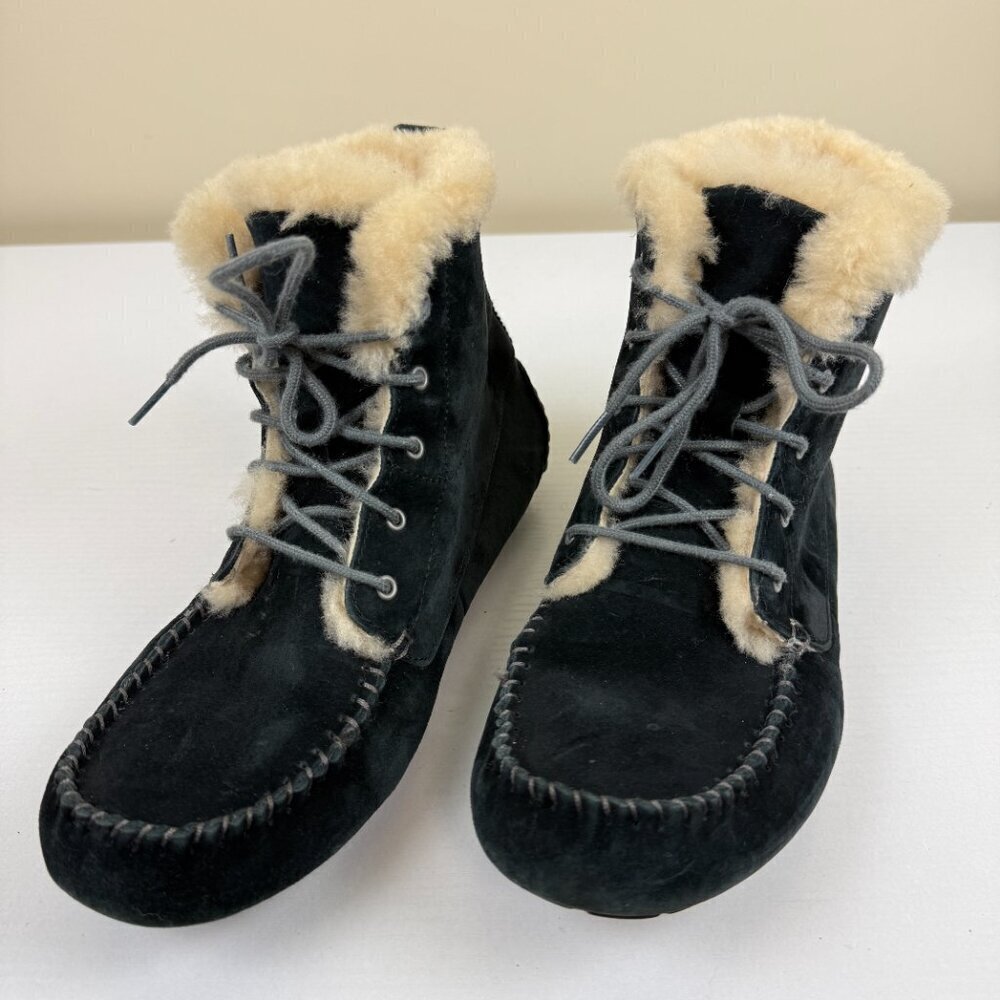 EUC UGG Chickaree Black Sheepskin Suede Lace Up Boots S/N 1007716 - Picture 1 of 11